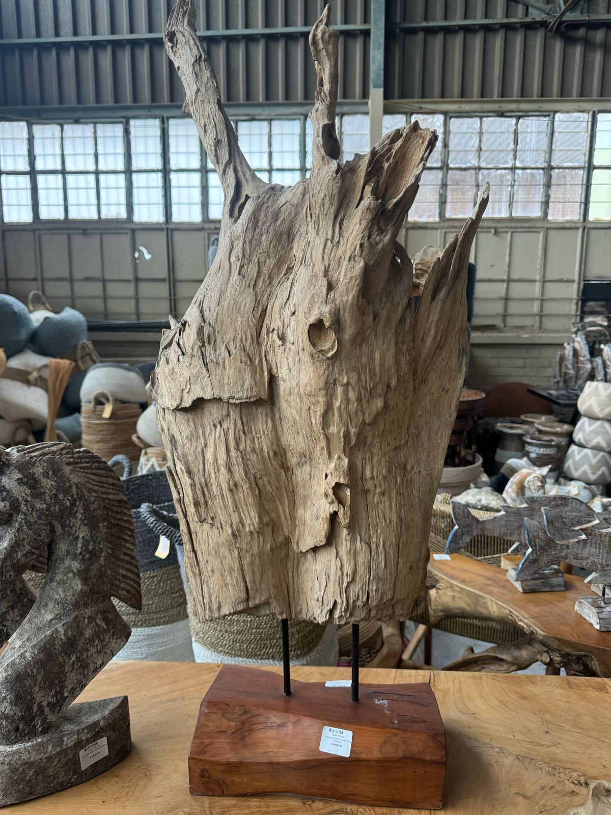 BAL104 - WOODEN STAND DECORATION 70X40X20