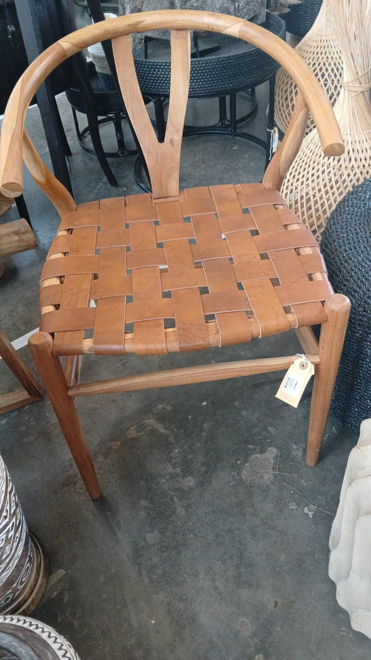 BAL137 - WOODEN CHAIR