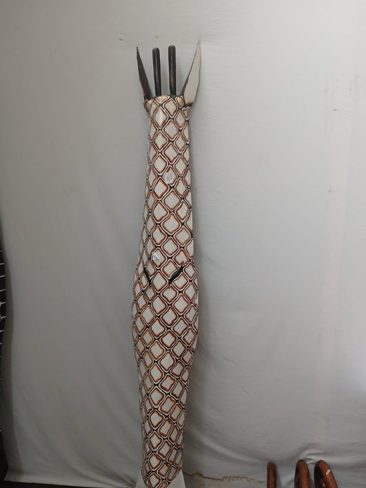 UBI011 - WOODEN ALBESIA GIRAFFE Y2 HITAM DIPIPI